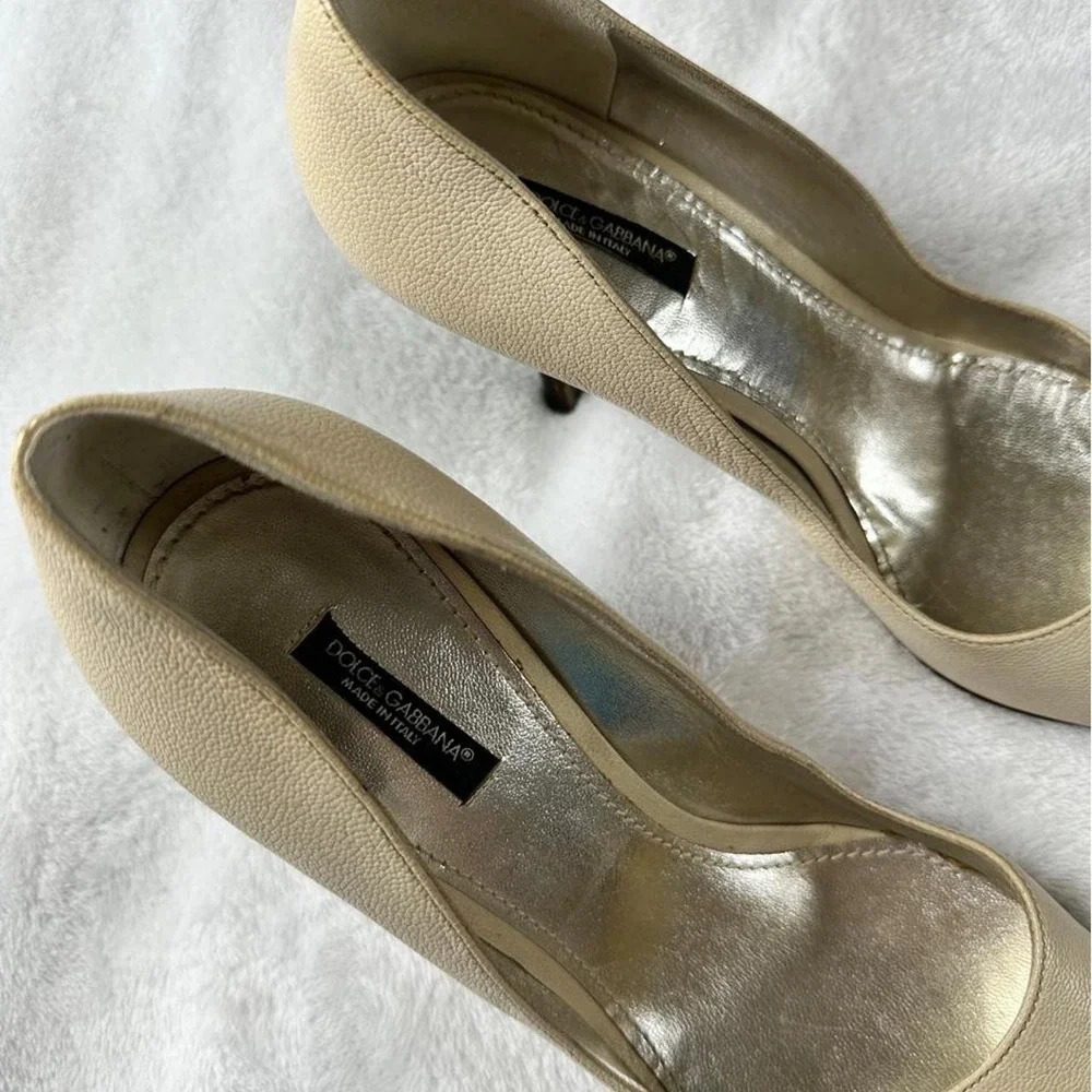 Dolce & Gabbana cream pebble leather pumps almond toe detail y2k euro designer
